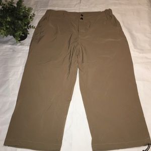 Women’s outdoors capris tan pants Size 12